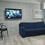 Center Apartment With Private Yard D11