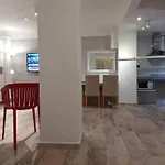 Center Apartment With Private Yard D11