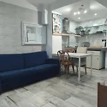 Center Apartment With Private Yard D11